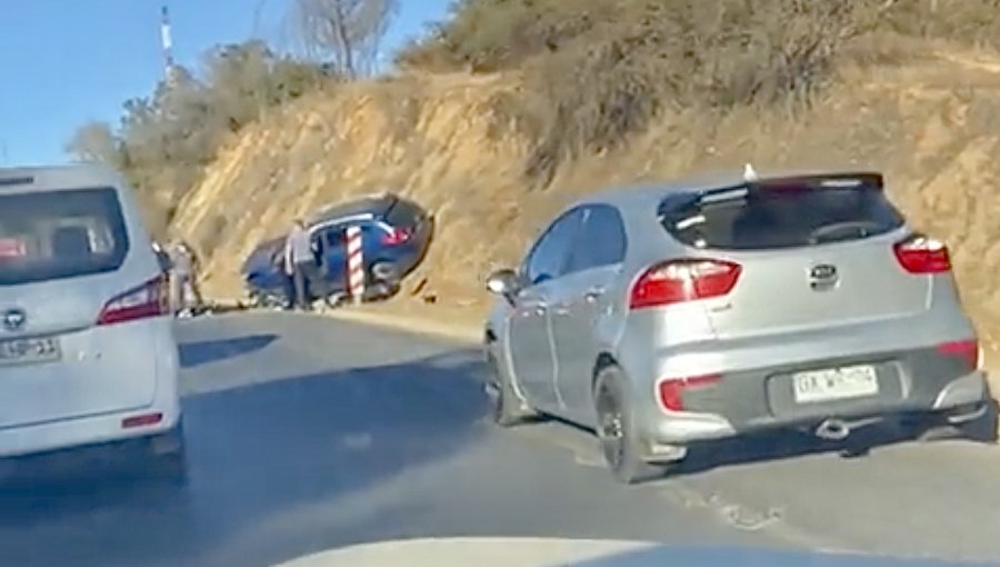 Delincuentes roban automóvil fiscal y protagonizan violenta colisión frontal en cuesta El Pangal de Limache