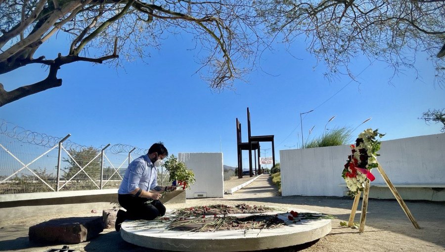 Presidente Gabriel Boric visitó memorial en honor a las víctimas del caso Degollados en Renca