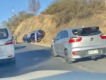 Delincuentes roban automóvil fiscal y protagonizan violenta colisión frontal en cuesta El Pangal de Limache