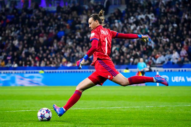 Christiane Endler regresó a las canchas en clasificación de Lyon a semis de la Champions League