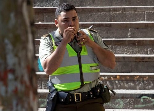 Carabinero que disparó y fue golpeado por una turba en la Alameda se querelló por homicidio frustrado