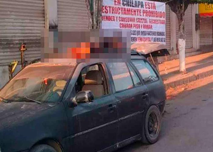 Encuentran seis cabezas sobre un vehículo junto a un cartel de advertencia en el estado mexicano de Guerrero