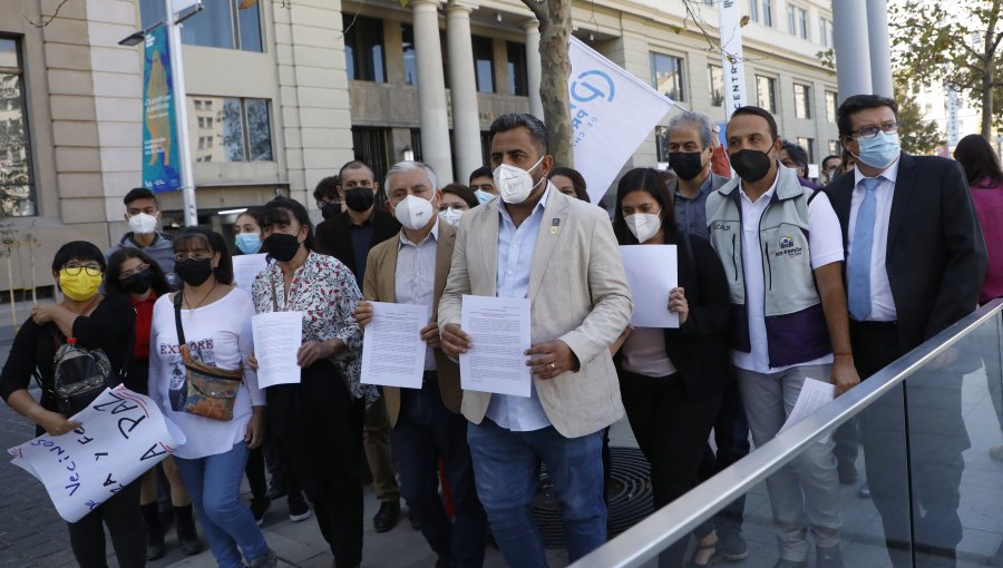 Alcaldes llegaron a La Moneda para entregar propuesta de fortalecimiento escolar con enfoque emocional