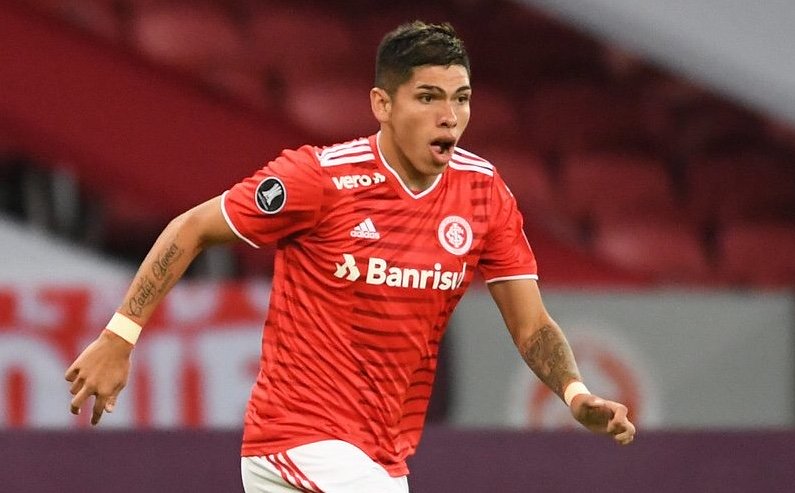 Carlos Palacios podría cambiar de club en Brasil ante irregular paso por el Inter de Porto Alegre