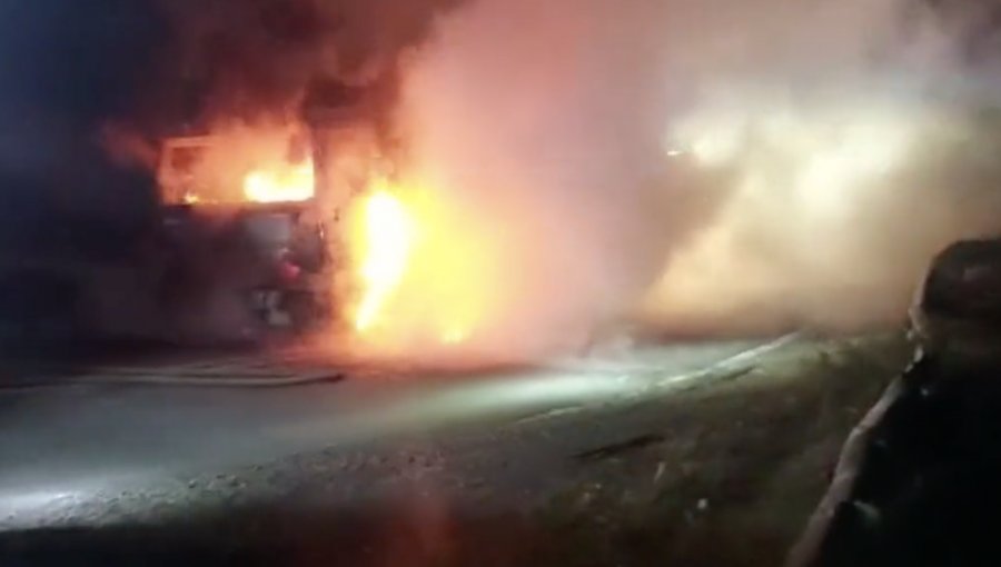 Camión forestal resulta totalmente destruido tras nuevo ataque incendiario en Lumaco
