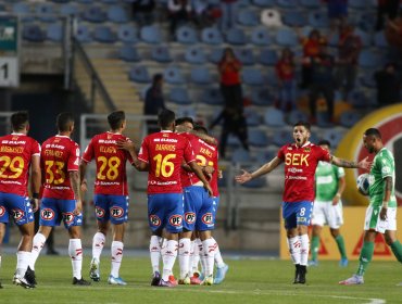 Unión Española se impuso a Audax Italiano en el clásico y se metió en la parte alta de la tabla