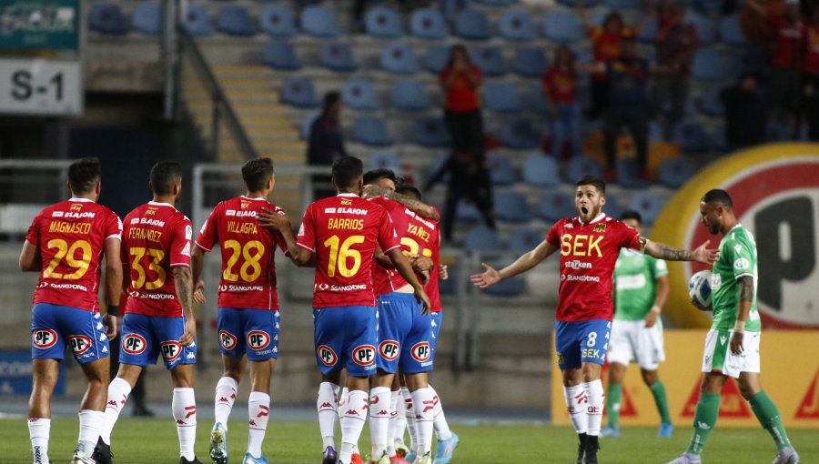 Unión Española se impuso a Audax Italiano en el clásico y se metió en la parte alta de la tabla