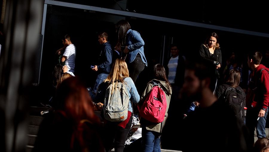 Universitaria fue víctima de intento de robo en Viña del Mar: sujeto le arrojó un líquido en rostro y cuello