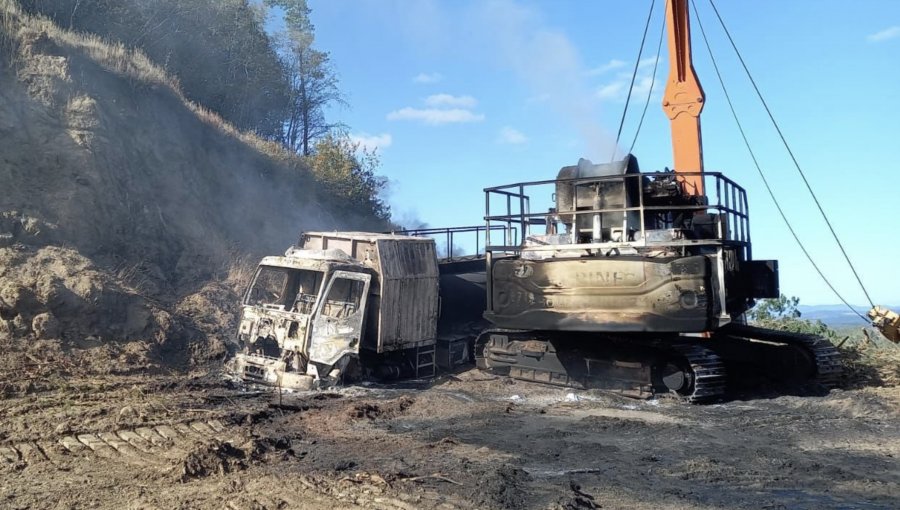 Tres maquinarias forestales y una bodega fueron consumidas tras ataque incendiario en Los Sauces