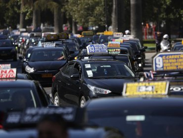 Colectiveros paralizaron las calles del Gran Valparaíso exigiendo mayor seguridad: llegaron hasta la Gobernación Regional