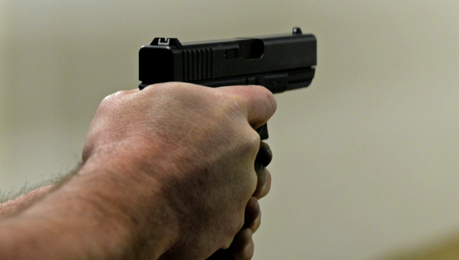 Mujer fue víctima de violento asalto en Viña del Mar: pistola en mano, delincuentes le robaron su automóvil