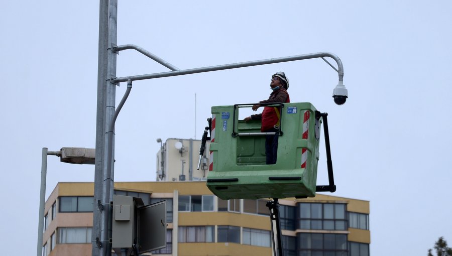 Avanza la instalación de nuevas cámaras de televigilancia en diversos sectores de Viña del Mar