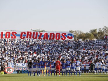 Informe arbitral complica a la UC tras minuto de silencio por Leonel Sánchez en duelo contra la U