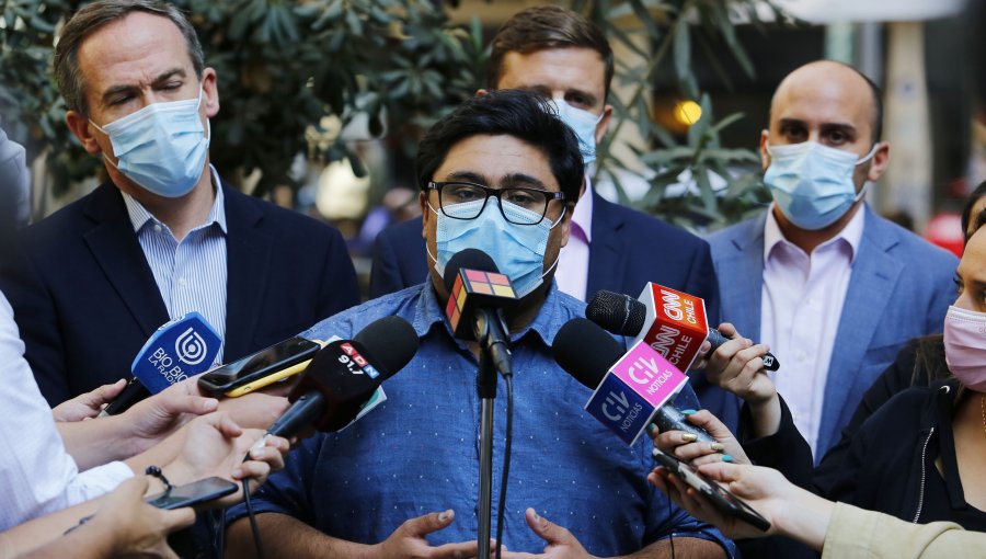 "No se puede quedar callado": Cuatro bancadas de oposición emplazan a Boric tras fallida denuncia de Siches