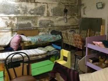 Compartiendo el espacio con los muertos: El horror que vivieron civiles hacinados en un sótano en el norte de Ucrania