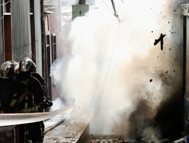 Dos viviendas consumidas y nueve damnificados dejó incendio en cerro Cordillera de Valparaíso