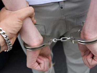 Tres adolescentes fueron detenidos luego de robarle el bolso a una mujer y de golpear a un hombre en las cercanías del Casino de Viña