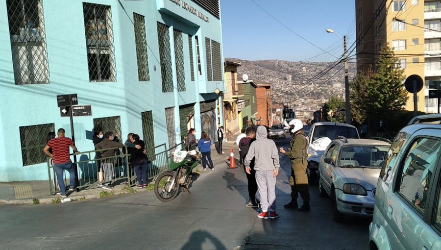 Balacera en las afueras de colegio en Valparaíso habría tenido su origen en un conflicto vial: mujer habría recibido un disparo