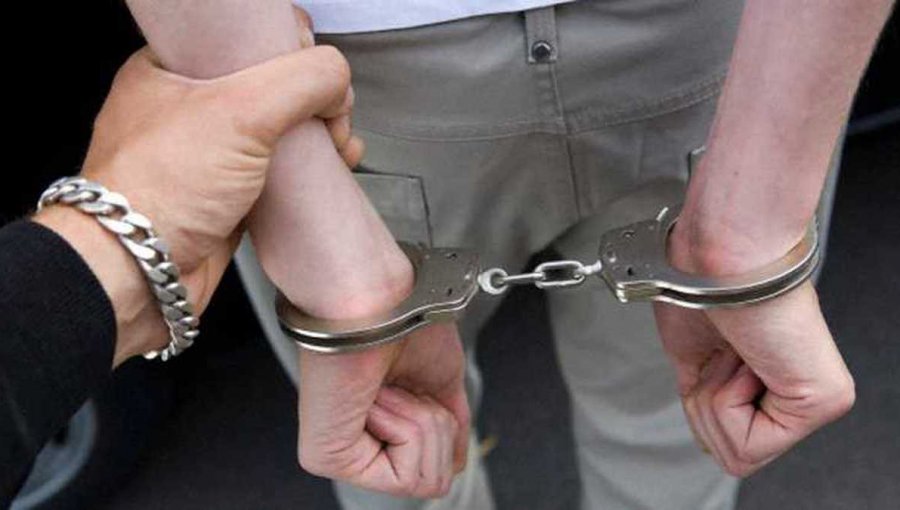 Tres adolescentes fueron detenidos luego de robarle el bolso a una mujer y de golpear a un hombre en las cercanías del Casino de Viña