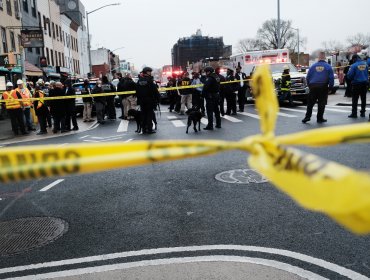 Al menos 13 heridos deja balacera en metro de Nueva York: Bomberos halló artefactos explosivos sin detonar