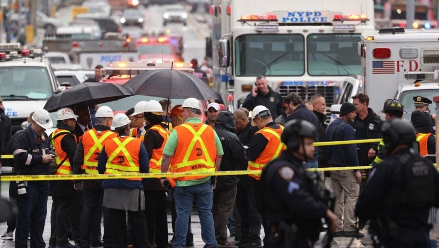 Ascienden a 17 los heridos durante tiroteo en el metro de Nueva York: 10 personas fueron alcanzadas por disparos