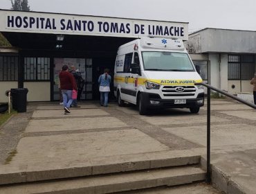 Dos lesionados deja choque de alta energía de un automóvil contra un árbol en Limache: conductor en estado crítico