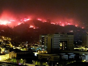 La historia del megaincendio en Valparaíso, a ocho años de la tragedia que consumió ocho de sus cerros y enlutó a todo un país