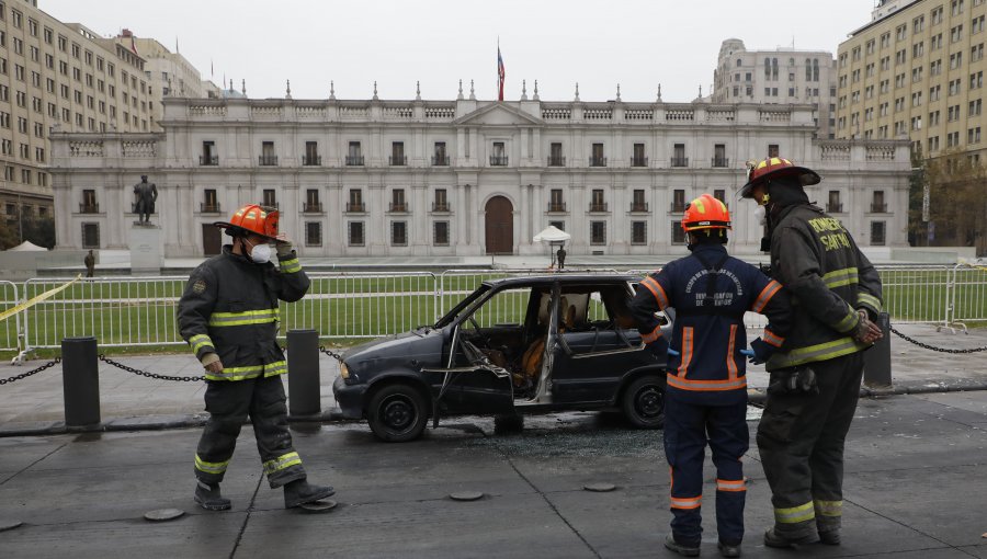 Se confirmó identidad de hombre que intentó quemarse en La Moneda: Es hermano de empresario asesinado y enterrado en Quintero