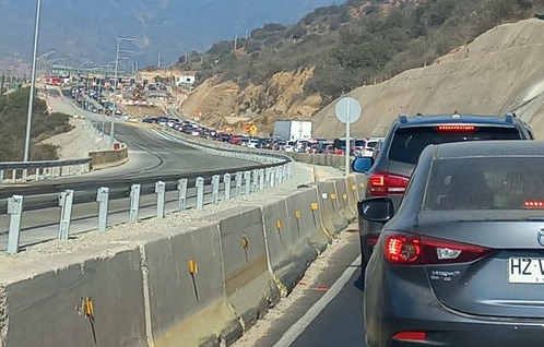 Kilométrico taco en peaje del Túnel El Melón: Lentitud de cobro en casetas sería causante de largas horas de espera