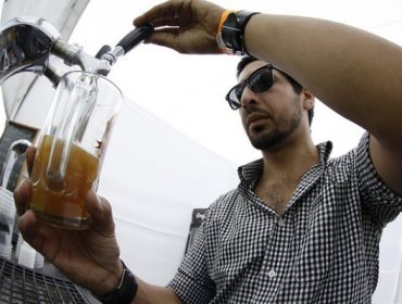 Estudio revela: Los hombres que beben cerveza tienen mejor desempeño sexual