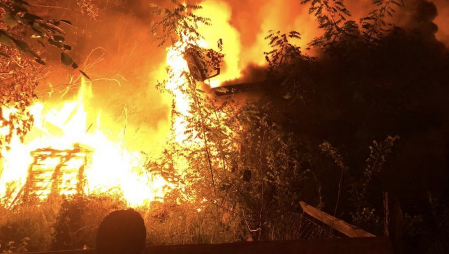 Incendio en Curacautín destruyó dos casas: Bomberos investiga posible intencionalidad del fuego