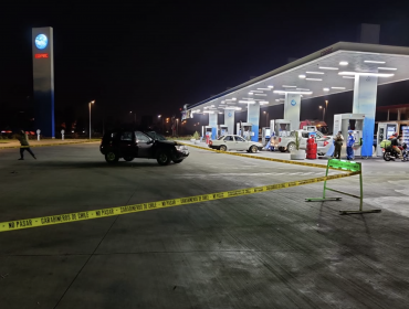 Tres delincuentes perpetraron violento asalto en servicentro del enlace de la ruta 68 en Pudahuel