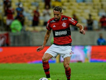 Prensa brasileña afirma que Mauricio Isla "vuelve la lucha por el puesto" tras anotar en Flamengo
