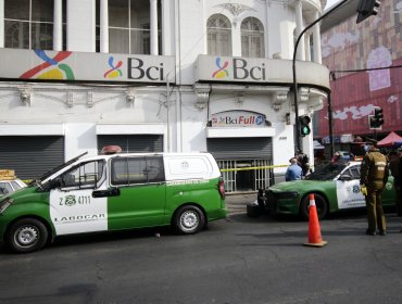 Detienen a sujeto que intentó asaltar sucursales bancarias en Recoleta y Santiago Centro este martes