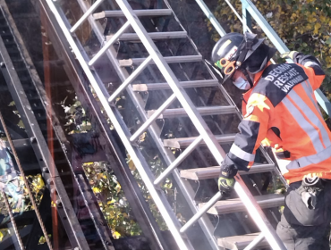 Seis pasajeros del ascensor Barón debieron ser rescatados luego que desperfecto los dejara a mitad de camino