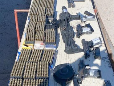 Policía argentina frustra contrabando de armas de guerra y miles de municiones con destino a Chile: camionero fue detenido en Mendoza