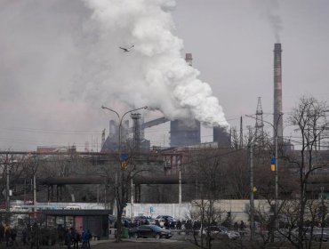 "Será decisivo para la guerra": Los últimos militares ucranianos que resisten en una planta siderúrgica en Mariúpol
