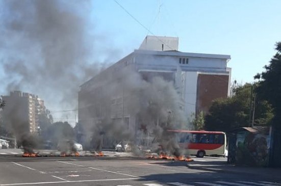 Tras agresiones a funcionarios y estudiantes: U. de Playa Ancha se querellará por ataques en medio de manifestación