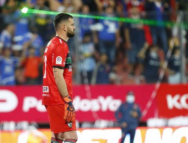 Árbitro consignó uso de láseres y desórdenes de hinchas de la U en el partido contra Palestino