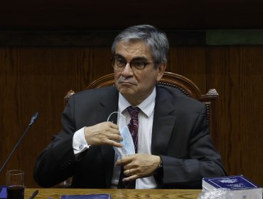 Ministro Marcel "descarta tajantemente" haber llamado a diputado DC para felicitarlo por rechazar los proyectos de retiro