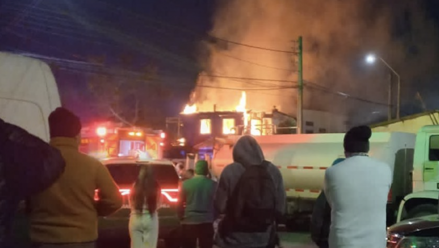 Incendio en La Calera deja una vivienda quemada y otra con daños parciales
