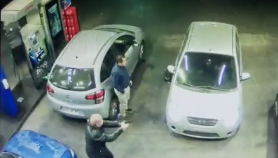 Carabinero de franco frustra robo a un vehículo en bencinera de Maipú: detuvo a uno de los delincuentes