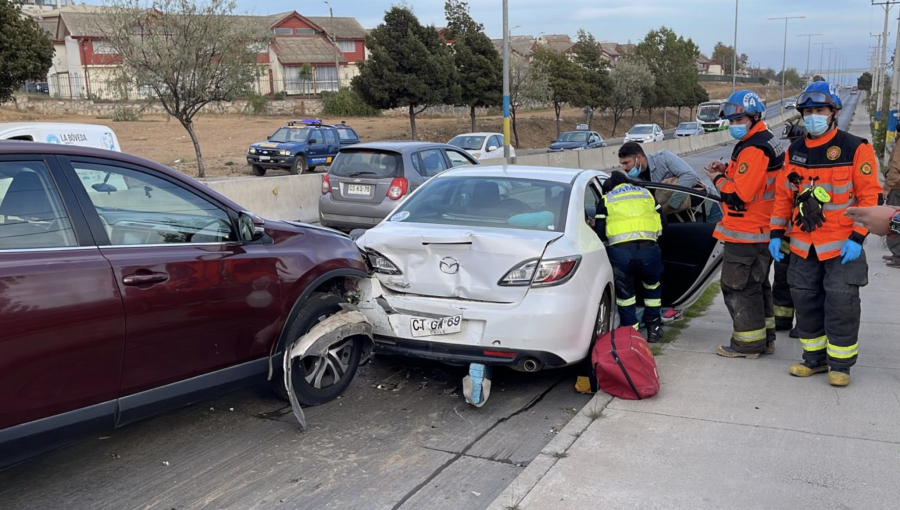 Colisión múltiple en la subida Alessandri genera alta congestión hacia el plan de Viña del Mar
