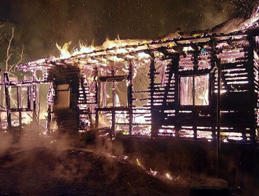 Gobierno anuncia querella por ataque incendiario a casa patronal en Tirúa