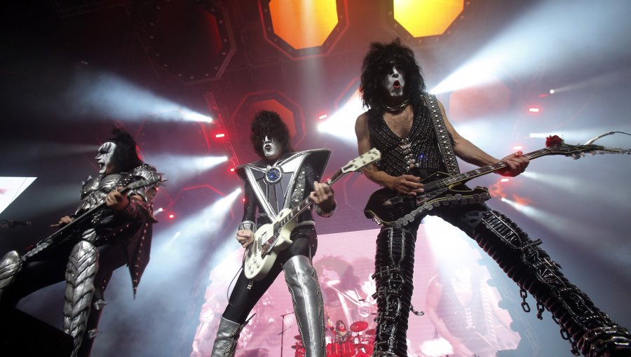 Kiss se despidió de Chile con recital que pasó de la euforia a la emoción del "adiós" definitivo