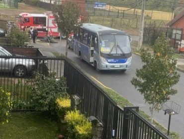 Joven se encuentra en riesgo vital tras caer desde bus en movimiento en Lomas de San Sebastián en Concepción