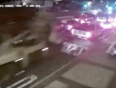 Camión arrasó con varios vehículos en Antofagasta y dejó a cuatro personas lesionadas: una de ellas fue atropellada