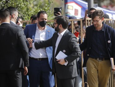 Hombre que lanzó una piedra contra el presidente Boric quedó en libertad tras declararse ilegal su detención