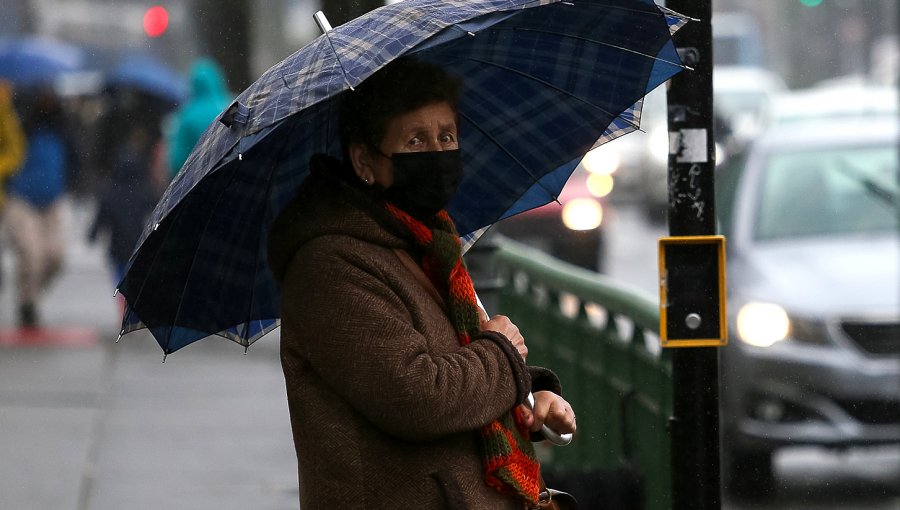 Actualizan Alerta Temprana Preventiva en 10 comunas de la región Metropolitana por precipitaciones