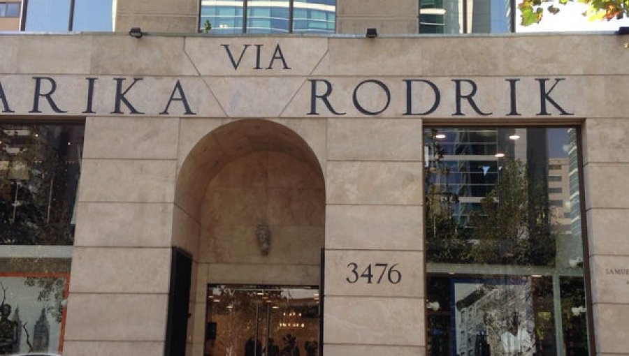 Millonario robo a exclusiva tienda Sarika Rodrik en Las Condes